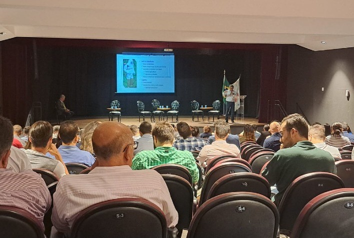 Programa para qualificar instrutores de aplicadores de agrotóxicos foi tema de seminário sobre insumos