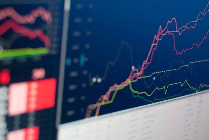 Ibovespa opera em alta acompanhando exterior e com reforma tributária no radar