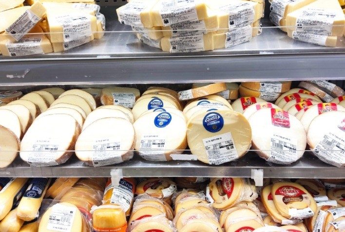 Corporações no campo, ‘cartel’ e falta de estímulo explicam leite caro no Brasil