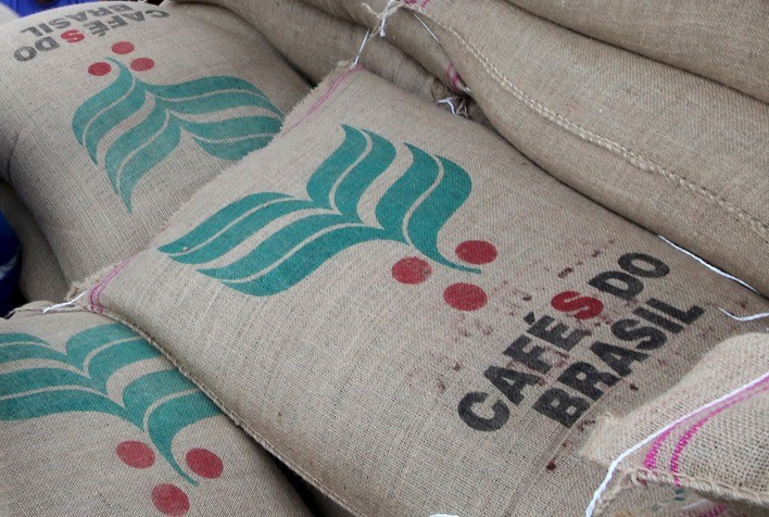 Brasil exporta 35,6 mi de sacas de café na safra 2022/23, com receita de US$ 8,1 bi