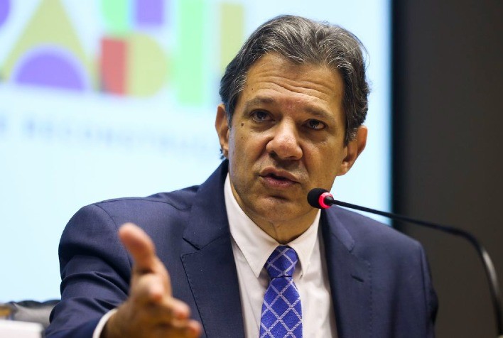 Haddad muda posição e prevê envio da reforma do Imposto de Renda apenas no fim do ano