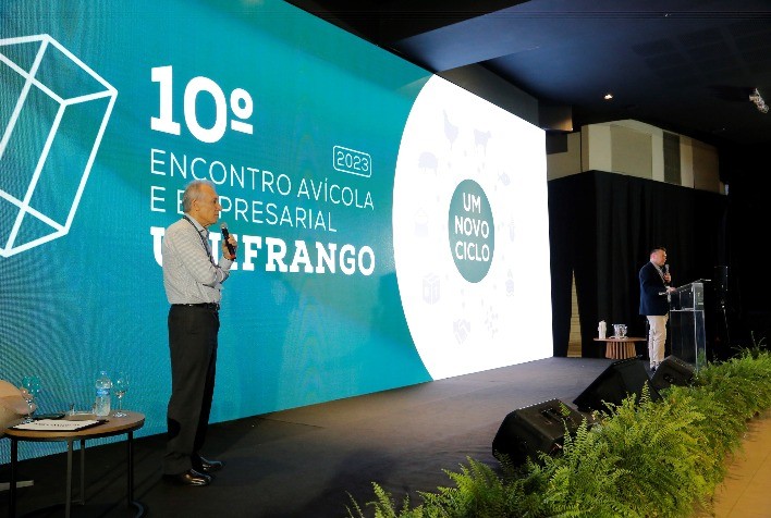 União entre governo e setor privado é chave para combater gripe aviária