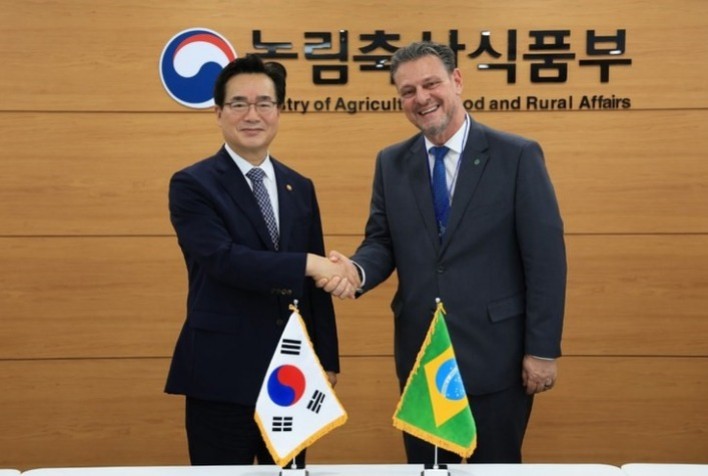 Na Coreia do Sul, ministro Carlos Fávaro estreita parceria do país asiático com o Brasil para o avanço da produção sustentável