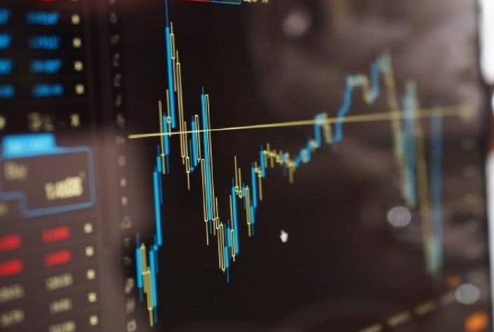 Ibovespa recua na abertura acompanhando exterior