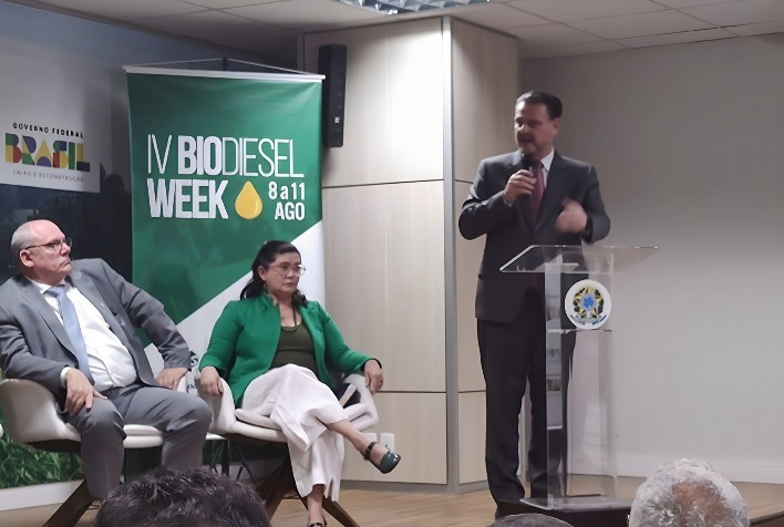 Ministro da Agricultura defende mistura de 20% de biodiesel ao óleo diesel