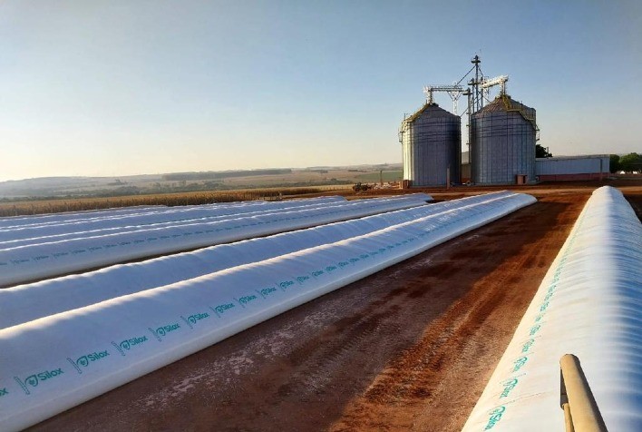 Silo-bolsa ajuda produtor da Bahia a contornar déficit de armazenagem