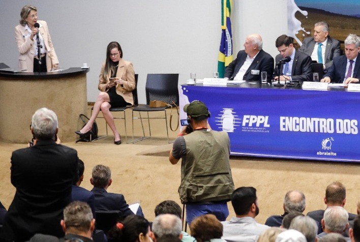 Setor produtivo se une contra importação de leite