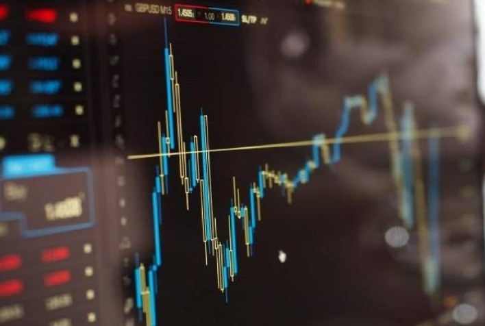 Ações chinesas sobem com medidas de apoio, mas saem de máximas por preocupações econômicas