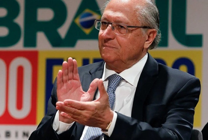 Alckmin trabalha para antecipar meta de 15% de biodiesel no diesel - Por: Ana Flor