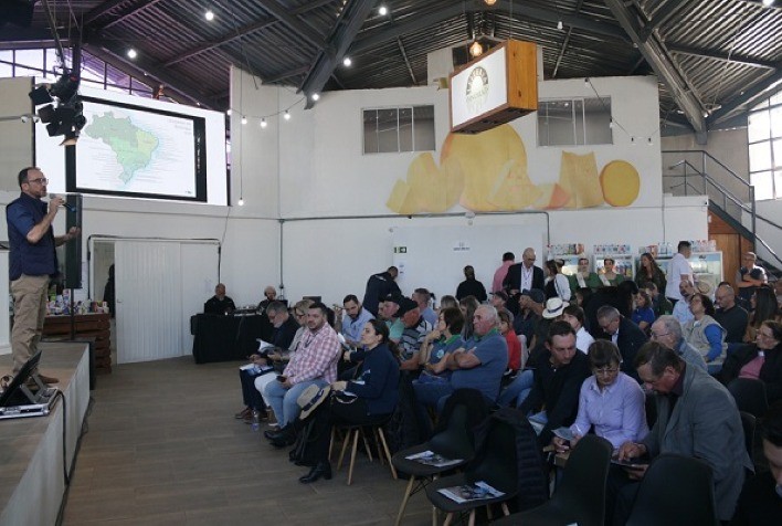 Planilha ajuda produtores de leite na gestão sistêmica da propriedade