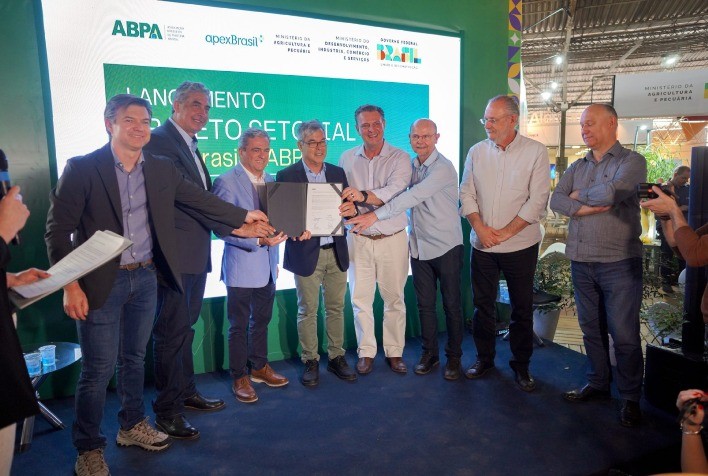 ABPA e ApexBrasil renovam parceria com projeções de mais de US$ 4 bilhões em negócios