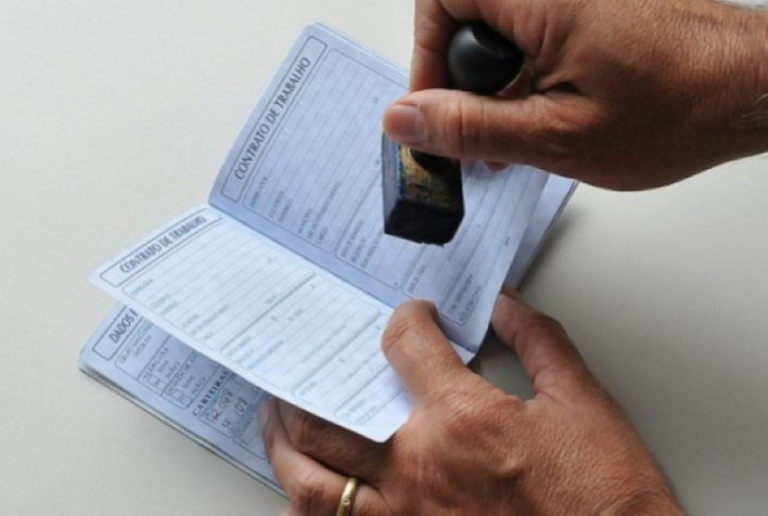 Indicador antecedente de emprego do Brasil tem queda em agosto, diz FGV