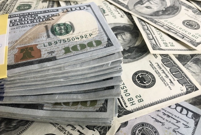 Dólar recua ante real com expectativa por decisões de BCs