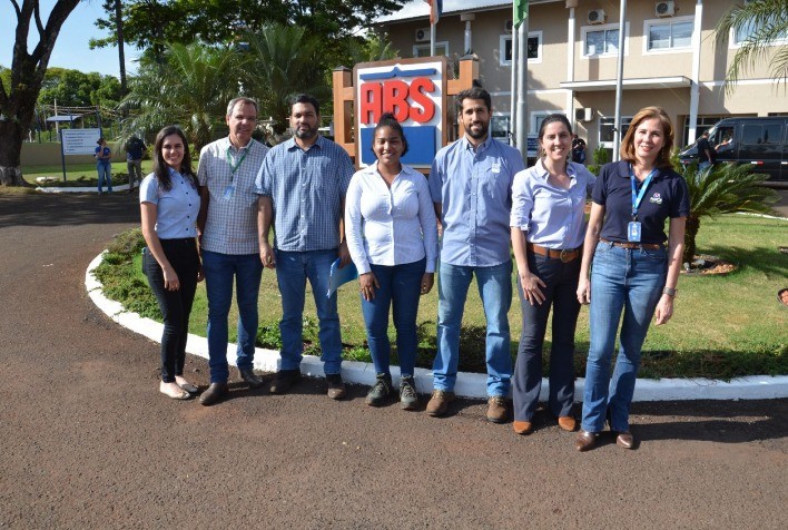 Representantes do MIDA, do Panamá, visitam o Brasil para renovar habilitação para importação de sêmen e embriões