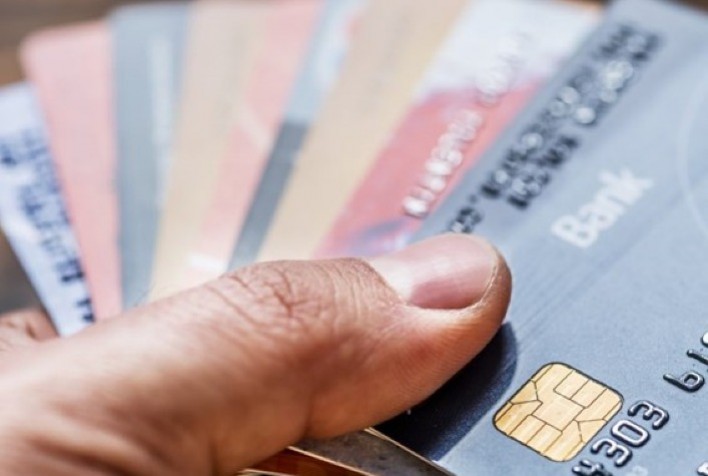 EXECUTIVO: Sancionada lei que limita juros do cartão de crédito e cria programa Desenrola