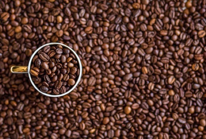 Café testa leves altas, mas clima no Brasil pode voltar a pressionar cotações