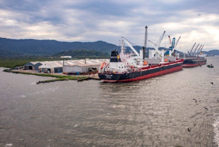 Porto de Antonina assina contrato para exportação de 1,4 milhões de toneladas de açúcar VHP a granel