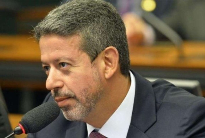 Lira quer aprovar novo ICMS dos combustíveis ainda esta semana