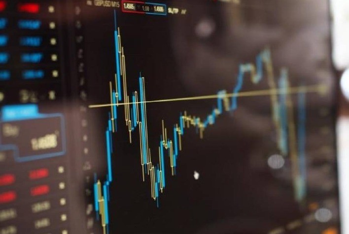 Ações europeias avançam com divulgação de balanços, mas registram queda mensal