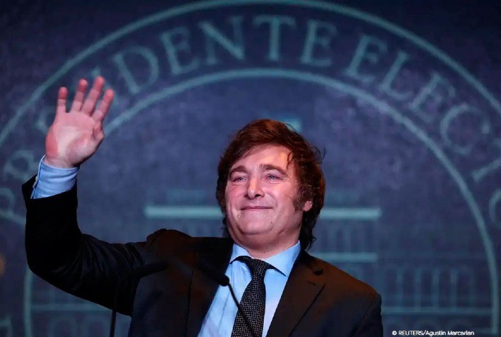 Milei promete nova era política na Argentina após vitória nas eleições