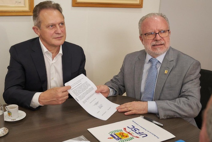 JBS fecha parceria com a UFSC para impulsionar pesquisas sobre proteína cultivada no Brasil