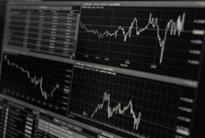 Ibovespa recua na abertura com Petrobras e veto de Lula em foco