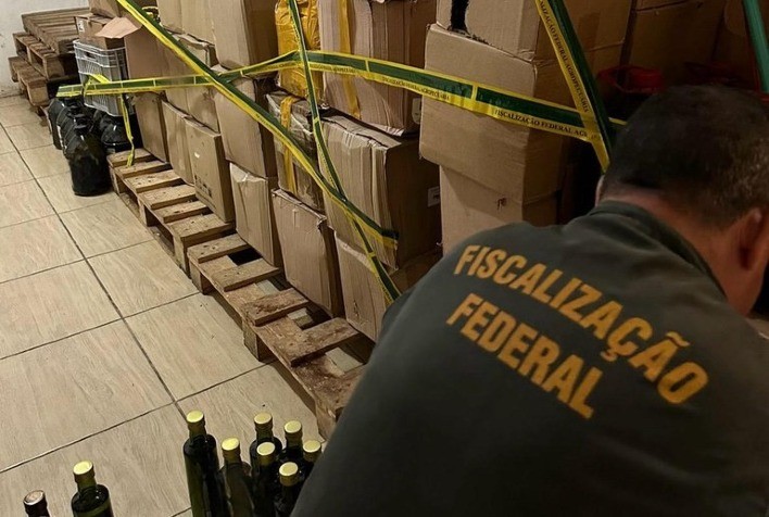 Mapa apreende 6 mil garrafas de azeite de oliva falsificado e 28 toneladas de feijão com impurezas em São Paulo