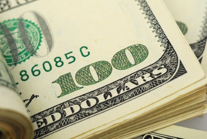 Dólar à vista cai ante real de olho no Relatório de Inflação e no exterior