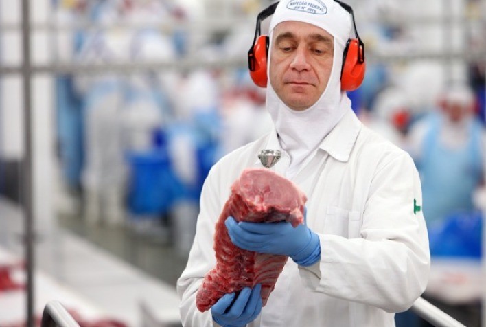 Volume de carnes inspecionadas aumentou 5,5% em 2023 e chegou aos 27,5 milhões de toneladas