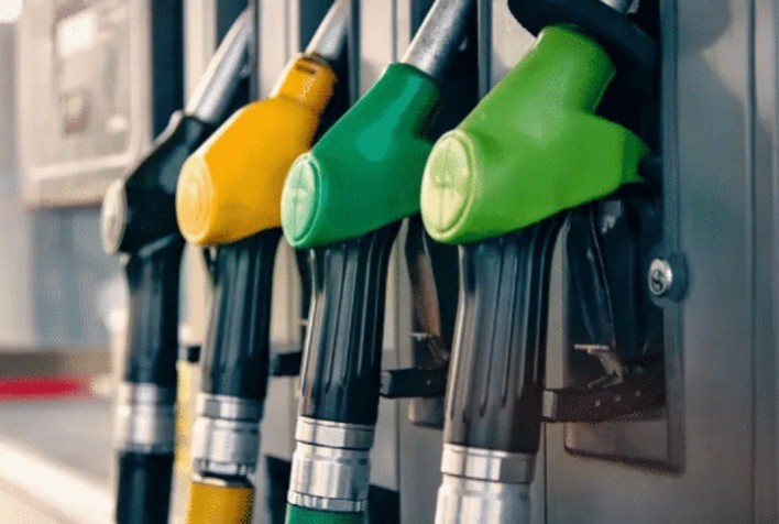 Preços de combustíveis no Brasil mantêm estabilidade em janeiro, contrariando alta do petróleo, alega Ineep