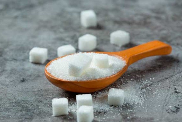 Contratos futuros de açúcar sofrem queda com perspectiva de safra robusta no Brasil e possíveis ampliações nas exportações indianas