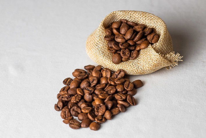 Café alcança novas altas em Nova York impulsionado por fatores globais