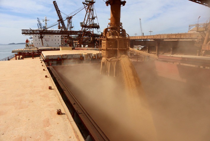 Vendas de soja 2023/24 do Brasil avançam por necessidade de caixa, diz Safras