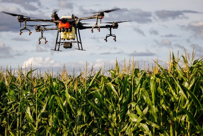 Agrodefesa alerta para necessidade de registro de drones pulverizadores de agrotóxicos junto à Agência