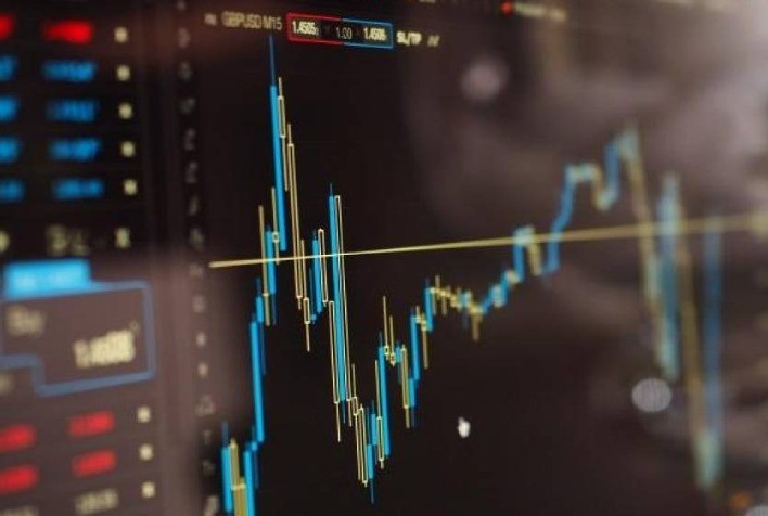 Ibovespa inicia com ganhos impulsionados pela Vale, com destaque para balanços e decisão do Banco Central