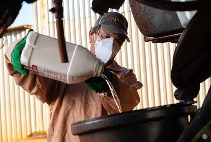 inpEV reforça a importância da tríplice lavagem para a destinação correta de embalagens vazias de defensivos agrícolas