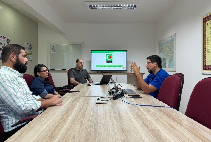 Imac troca experiências sobre rastreabilidade bovina com instituições de Santa Catarina