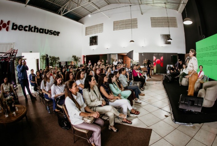 Encontro "Elas na Pecuária" debate a representatividade da mulher na comunicação do agro