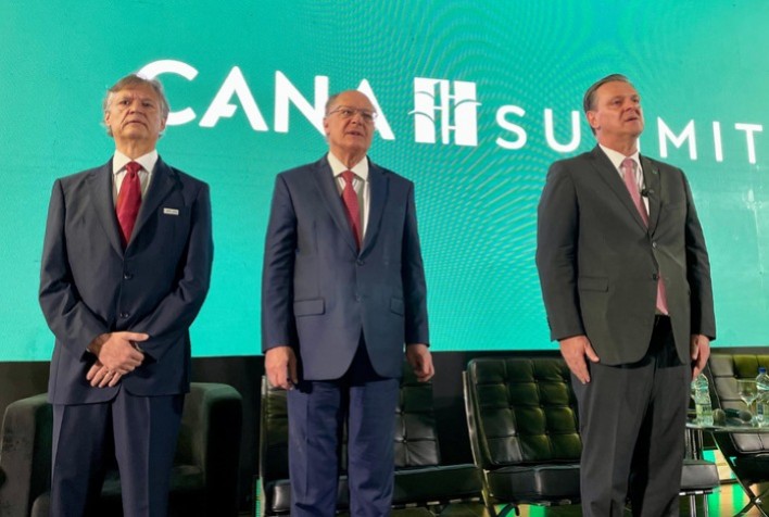 Ministro Carlos Fávaro participa da abertura do Cana Summit em Brasília