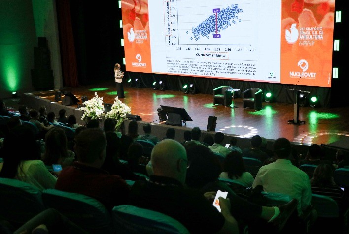 Especialistas discutem manejo da cama e problemas locomotores