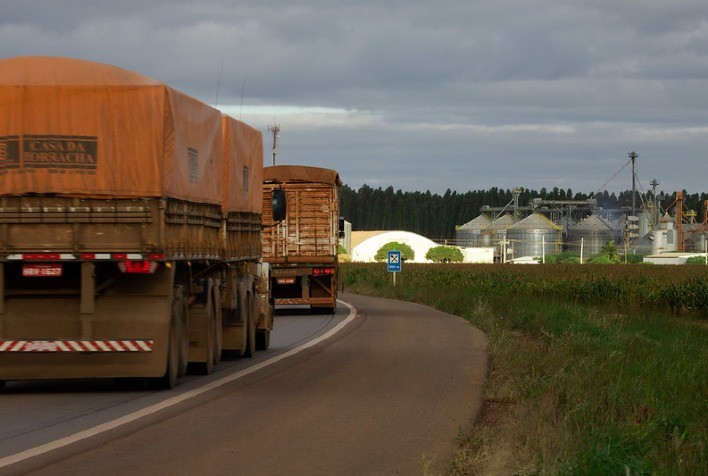 Frete rodoviário cai no 1º tri por diesel e lentas vendas da safra no Brasil