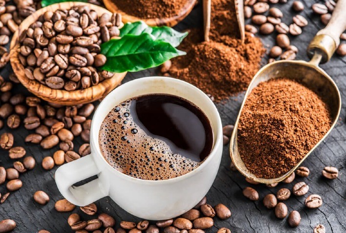 Café cai em Nova York com ajustes técnicos e aumento nos estoques certificados