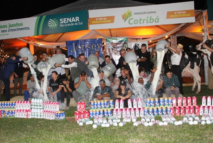 Concurso Leiteiro vai premiar vacas holandesas com maior produtividade na Fenasul Expoleite