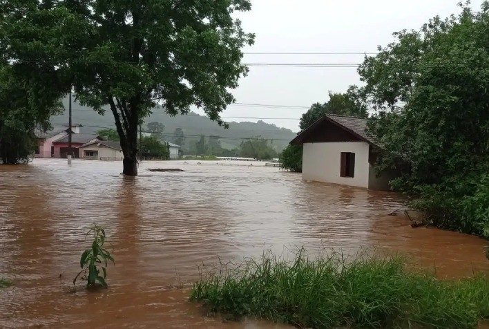 Chuvas no Rio Grande do Sul causam 13 mortes e deixam 21 pessoas desaparecidas