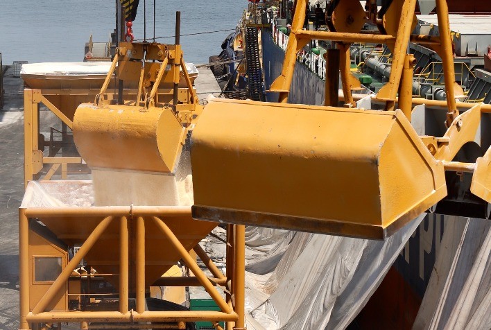 Brasil deve importar mais de 6 milhões de toneladas de fertilizantes em pouco mais de um mês