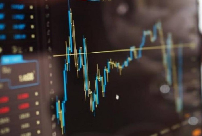 Ibovespa em Momento de Indecisão com Destaque para Petrobras