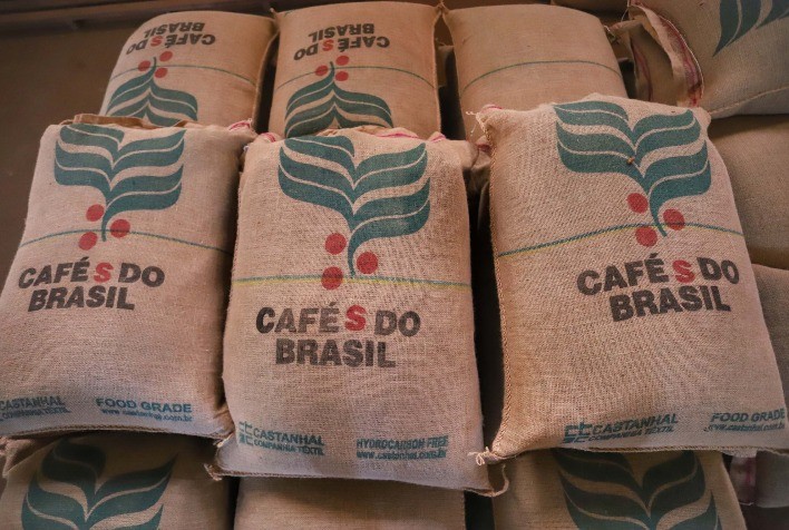 Exportações dos Cafés do Brasil atingem 16,24 milhões de sacas no primeiro quadrimestre de 2024