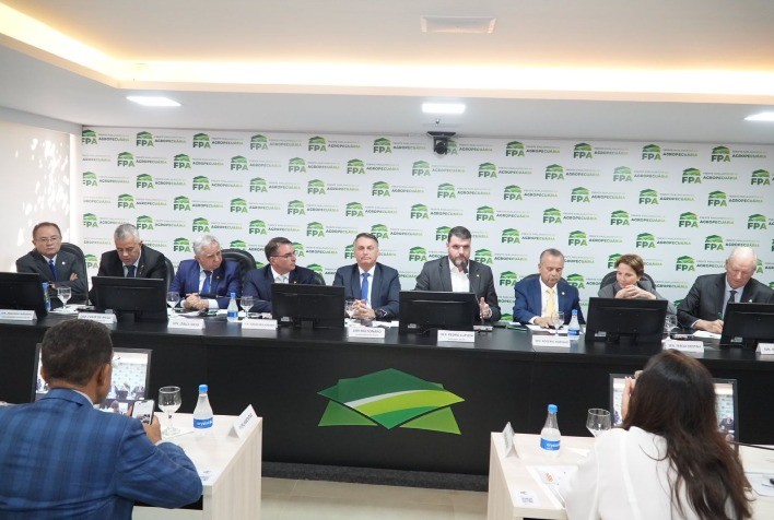 Parlamentares Discutem Vetos e Pacote Anti-Invasão em Reunião da FPA