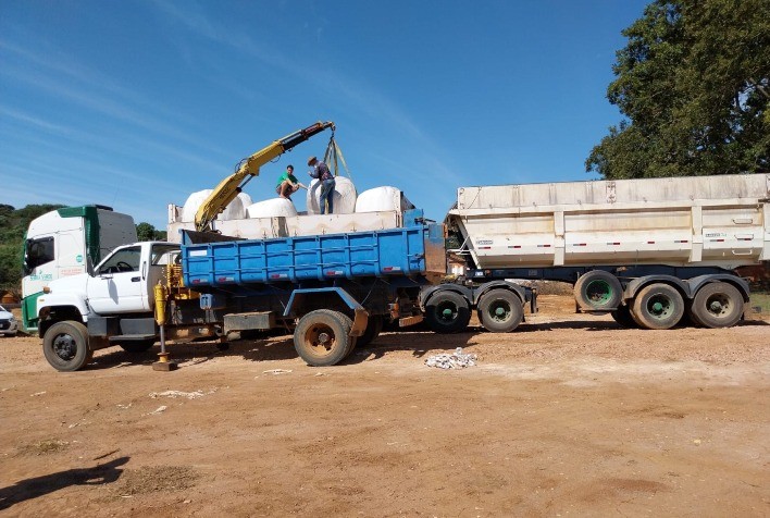 Produtores de leite gaúchos atingidos por chuvas recebem alimentação para animais