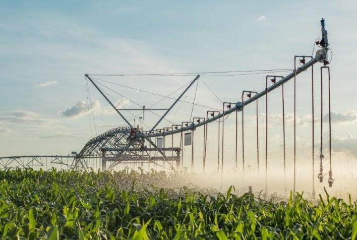 Quebras de Safra Intensificam Interesse por Irrigação no Brasil